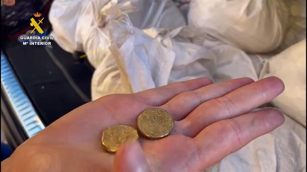 Monedas falsas intervenidas en Roquetas de Mar (Almería).