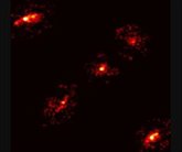 Foto: Una excepcional cruz de Einstein revela materia oscura oculta