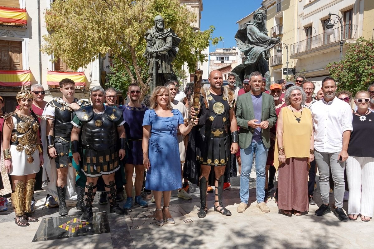 El fuego sagrado marcha desde Caravaca de la Cruz rumbo a Cartagena para las fiestas de Carthagineses y Romanos