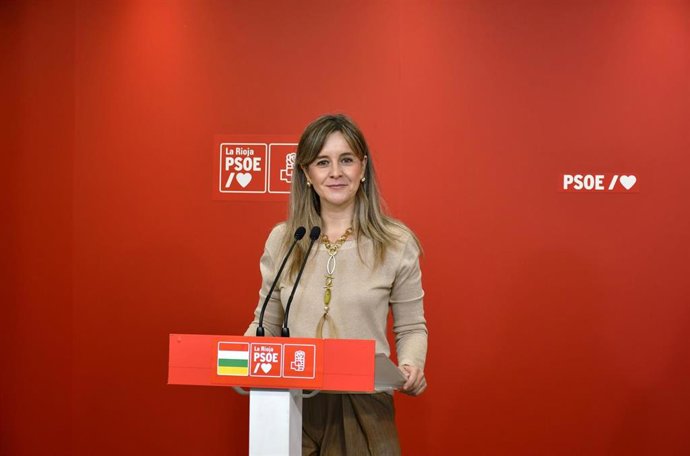 La portavoz adjunta del Grupo Parlamentario Socialista, Sara Orradre, en comparecencia de prensa