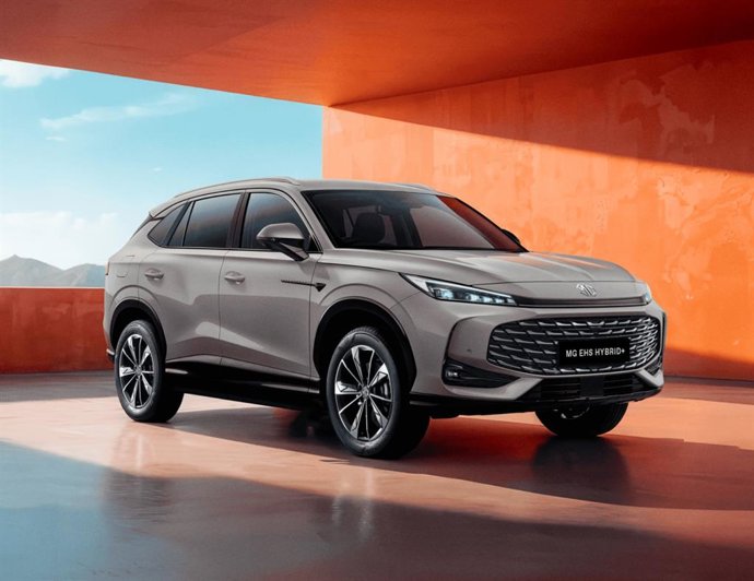 MG completa la gama HS con la entrada de la variante HEV Hybrid+ con 225 CV y disponible desde octubre.