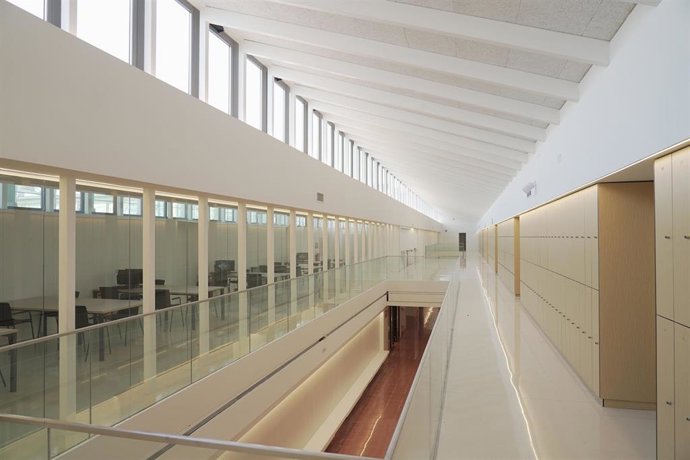 Archivo - Instalaciones preparadas para que vuelvan los alumnos a dar clases en el instituto Sagasta