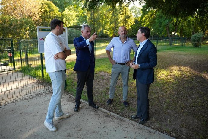 El alcalde de Sevilla, José Luis Sanz, en el Parque de los Príncipes con motivo de sus recientes obras.