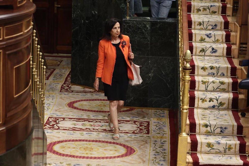 La ministra de Defensa, Margarita Robles, llega a una sesión de control al Gobierno en el Congreso de los Diputados, a 17 de septiembre de 2025, en Madrid (España).
