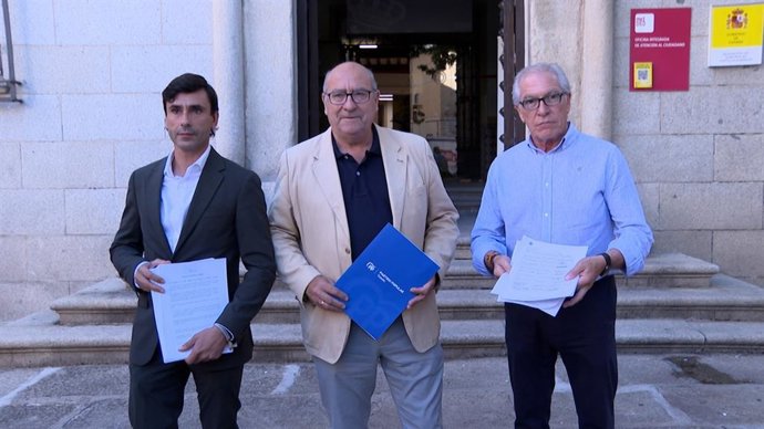 PP entrega 2.000 firmas de los pueblos de Hormigos y El Carpio pidiendo más guardias civiles en la comarca de Torrijos