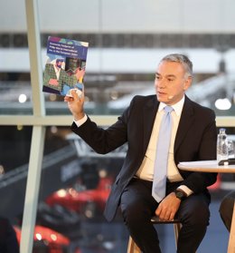 El presidente de Philip Morris Internacional en Europa, Massimo Andolina, durante la rueda de prensa para presentar el informe de su 'huella economica' en la UE