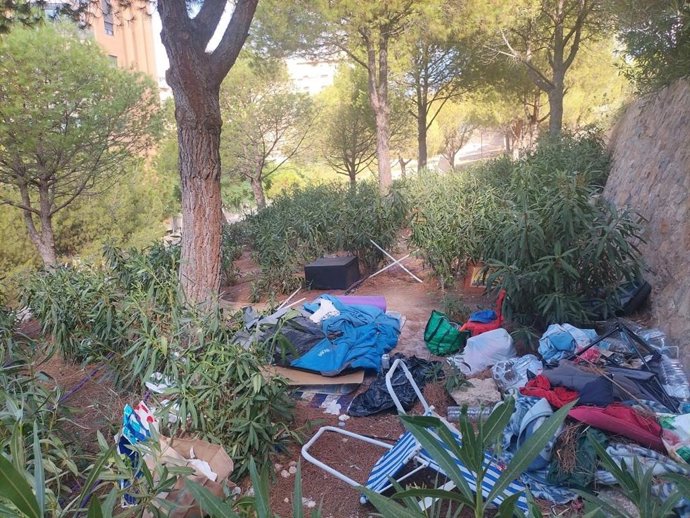 La Policía Local de Alicante retira acampadas ilegales en Juan Pablo II, La Torreta y Rabasa tras quejas vecinales