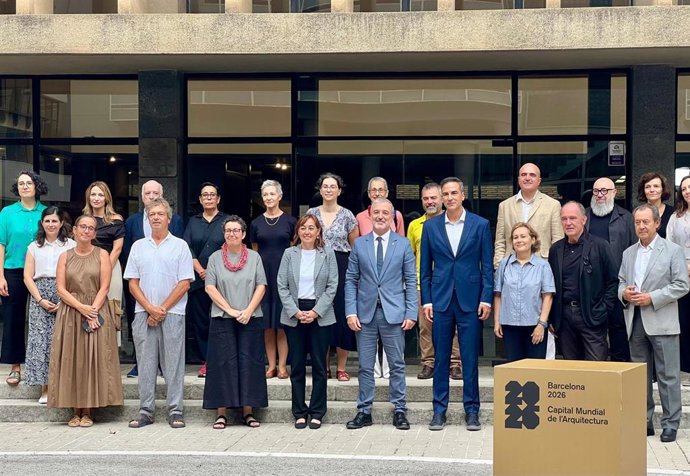 El alcalde de Barcelona, Jaume Collboni, la consellera de Territori de la Generalitat, Sílvia Paneque; el secretario general de Agenda Urbana, Iñaqui Carnicero, y la arquitecta jefa de Barcelona, Maria Buhigas.