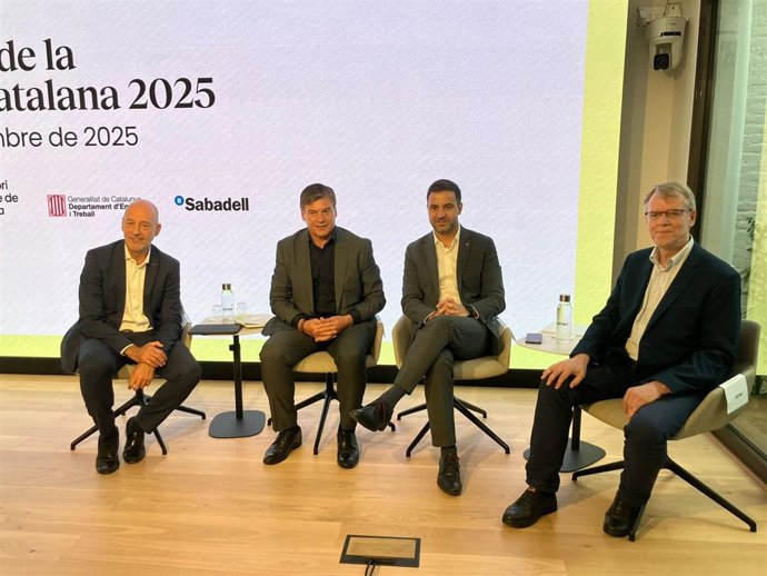 (I-D) Xavier Comerma (Banco Sabadell), Antoni Cañete (Pimec), Pol Gibert (Conselleria De Empresa Y Trabajo) Y Oriol Amat (Observatori De La Pime).