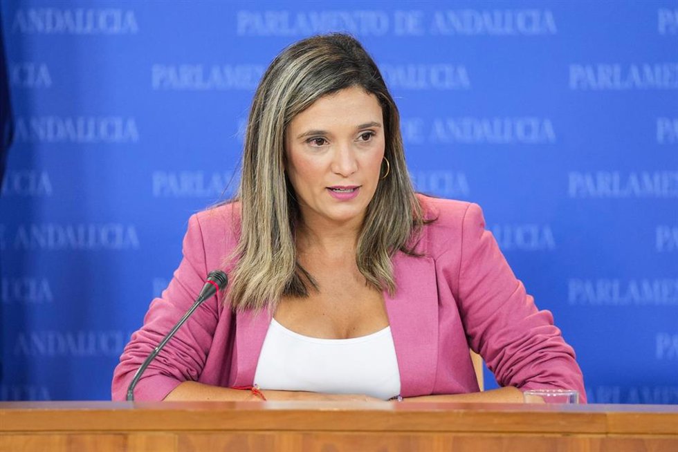 La portavoz del Grupo Parlamentario Socialista, María Márquez, durante la ronda de ruedas de prensa de portavoces de los grupos parlamentarios en el Parlamento de Andalucía, a 17 de septiembre de 2025 en Sevilla (Andalucía, España). Los portavoces de lo