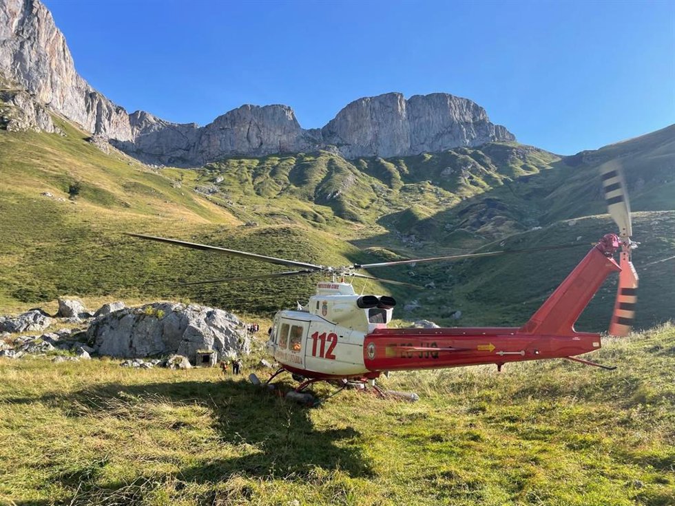 Archivo - Helicóptero 112 Cantabri.- Archivo