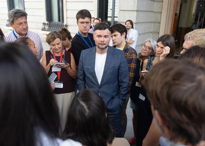 El portavoz de ERC en el Congreso, Gabriel Rufián, tras una sesión plenaria en el Congreso de los Diputados, a 17 de septiembre de 2025, en Madrid (España). 