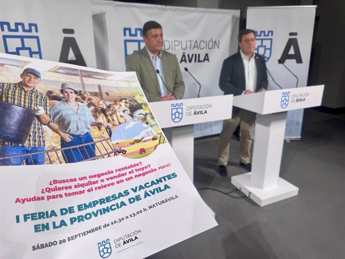 El presidente de la Diputación, Carlos García; y el vicepresidente primero, Jesús Martín, han presentado hoy la primera Feria de Relevo Generacional en el Medio Rural llega a Ávila para evitar el cierre de negocios