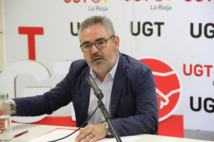 El secretrario general de UGT, Jesús Izquierdo en un desayuno informativo