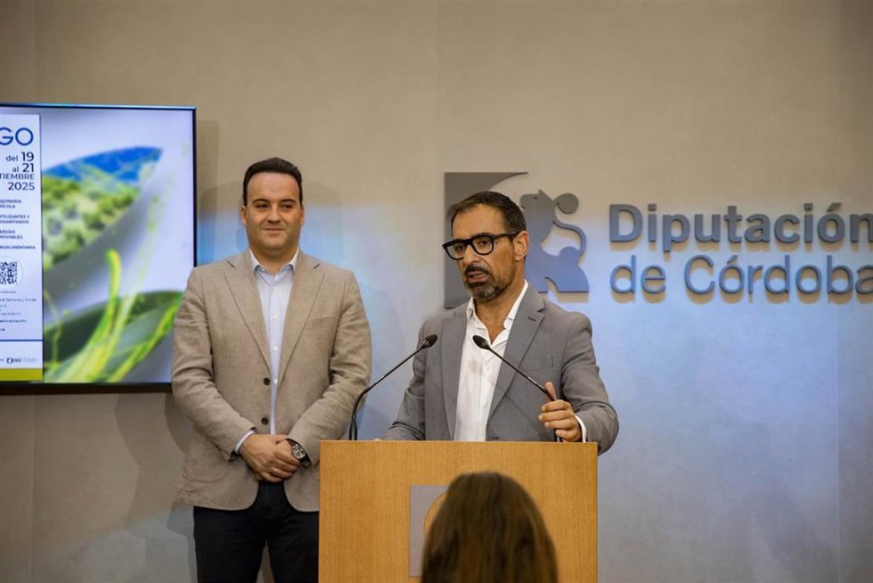Romero interviene, junto a Valdivia, en la presentación de la 44 edición de Agropriego.