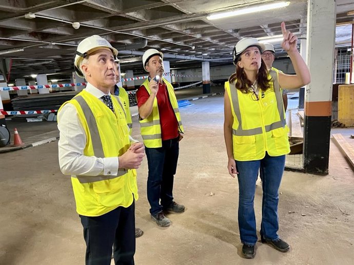 Visita del alcalde de Puertollano, Miguel Ángel Ruiz, a las obras de reforma integral del Paseo del Bosque.