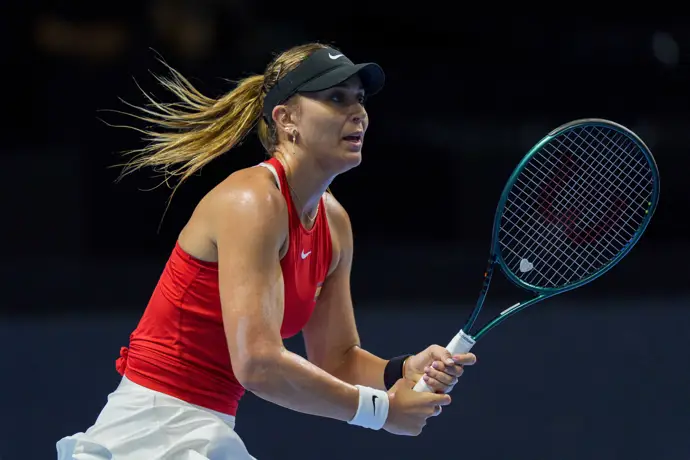 Paula Badosa durante la eliminatoria de cuartos de final de la BJKC 2025 ante Ucrania