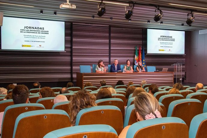 La Diputación de Cáceres y la Delegación del Gobierno organizan un curso para dar a conocer las medidas y usos de los fondos del nuevo Pacto de Estado Contra la Violencia de Género