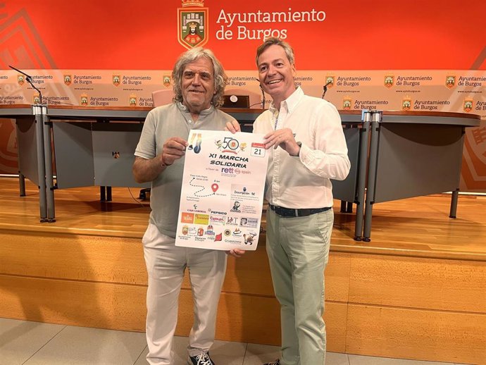 El presidente de la Federación de Peñas, Fajas y Blusas de Burgos, Miguel Santamaría, y el concejal de Festejos, Cesar Barriada.