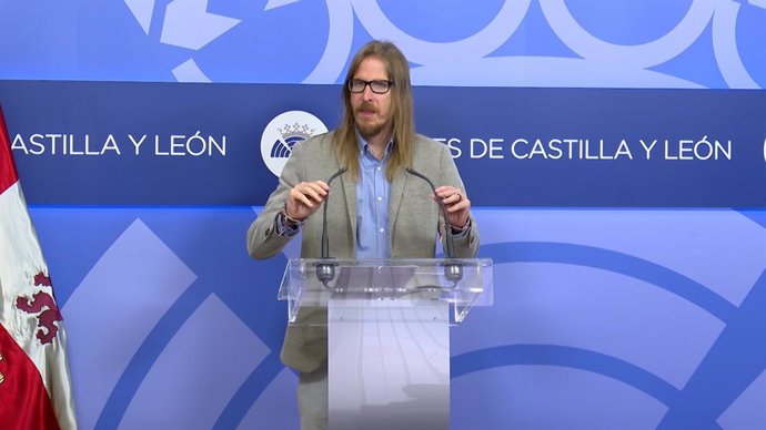 El procurador de Unidas Podemos en las Cortes de Castilla y León y coportavoz de Podemos, Pablo Fernández, en una rueda de prensa.
