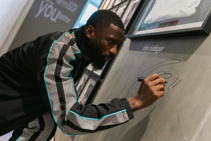 El internacional alemán del Real Madrid Antonio Rüdiger apadrina la presentación de la colección de Under Armour 'UAxMansory'.