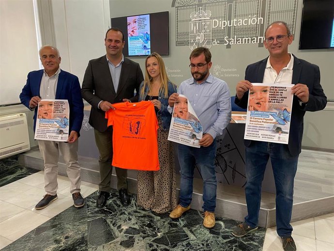 Diputados y organizadores de la carrera de Peñarandilla durante la presentación de la prueba