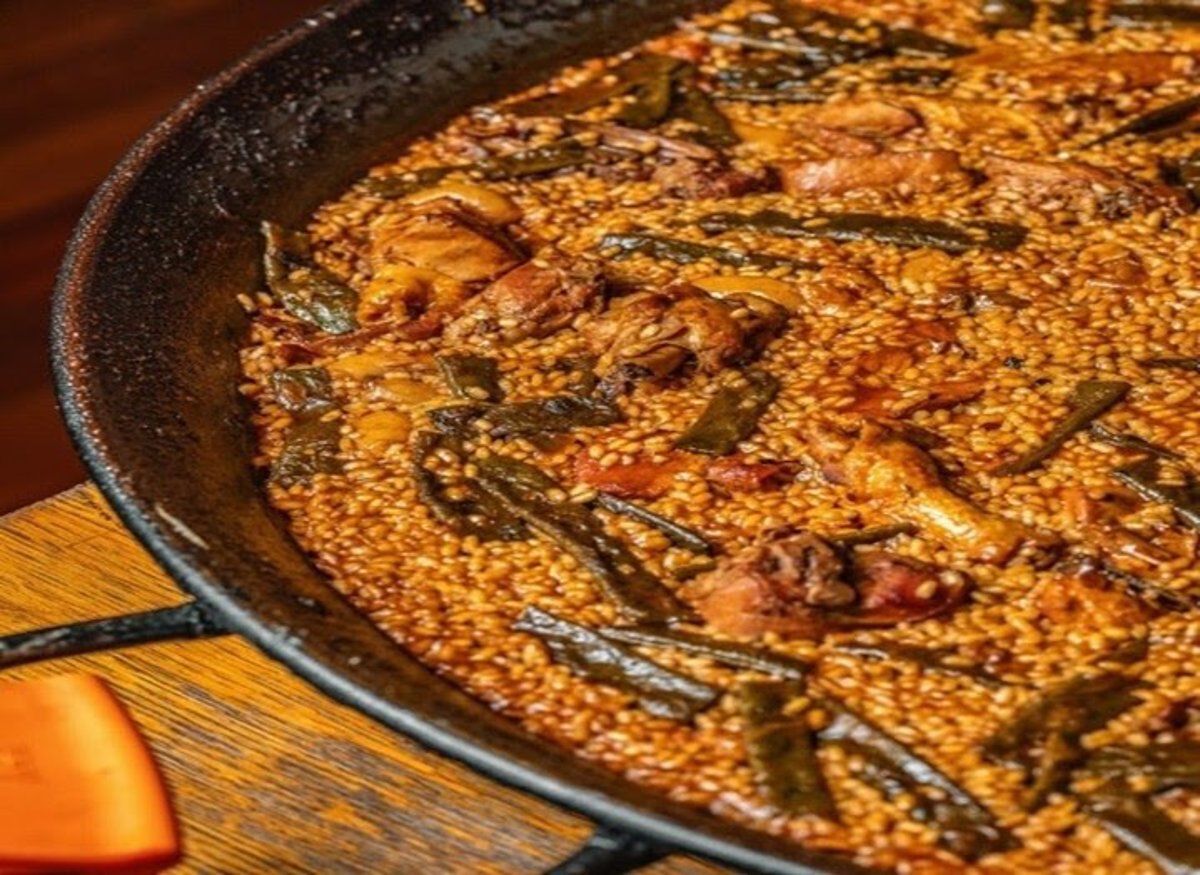 ¡Subirse al tren de la paella! Un viaje a la cuna del plato más icónico de España