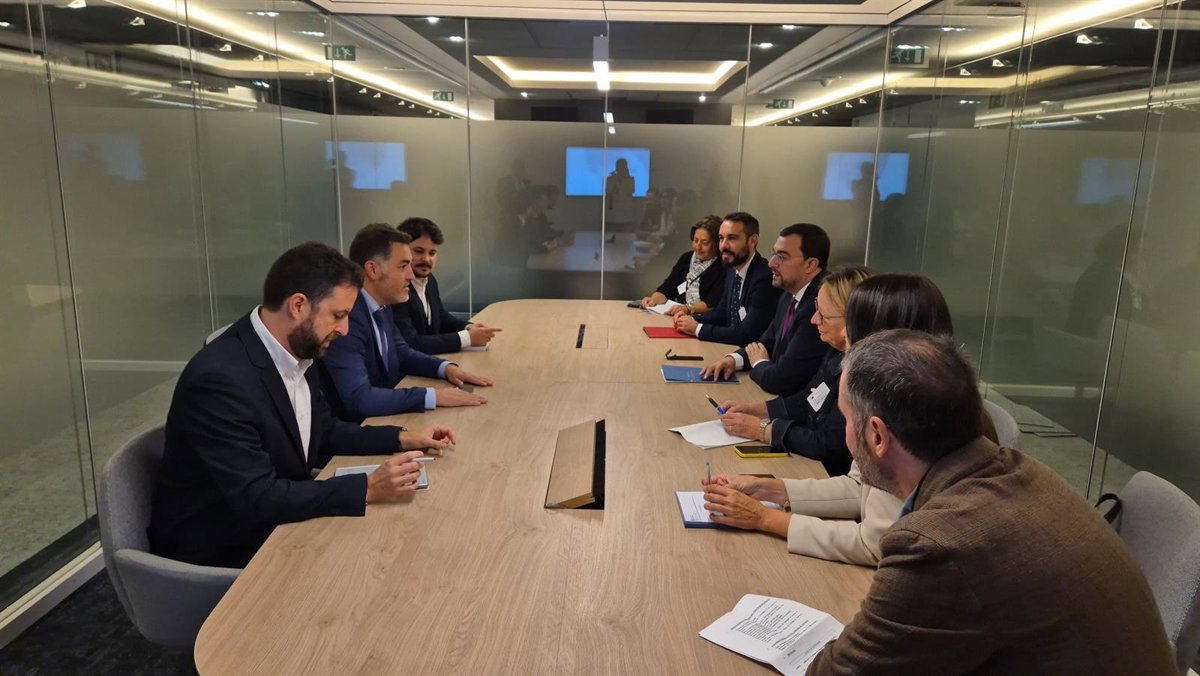 Barbón advierte en Bruselas del impacto del recorte de la PAC en el campo asturiano y español