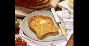 María José Gómez, experta en protocolo: "El error más común al desayunar tostadas está en la mantequilla y la mermelada"