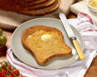 María José Gómez, experta en protocolo: "El error más común al desayunar tostadas está en la mantequilla y la mermelada"