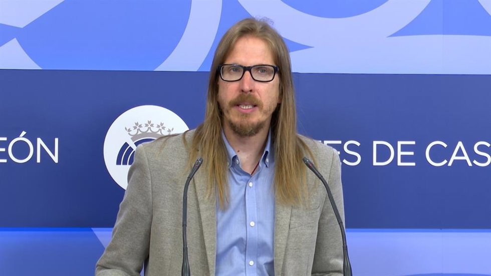 El coportavoz de Podemos y procurador en las Cortes de Castilla y León, Pablo Fernández, en rueda de prensa.