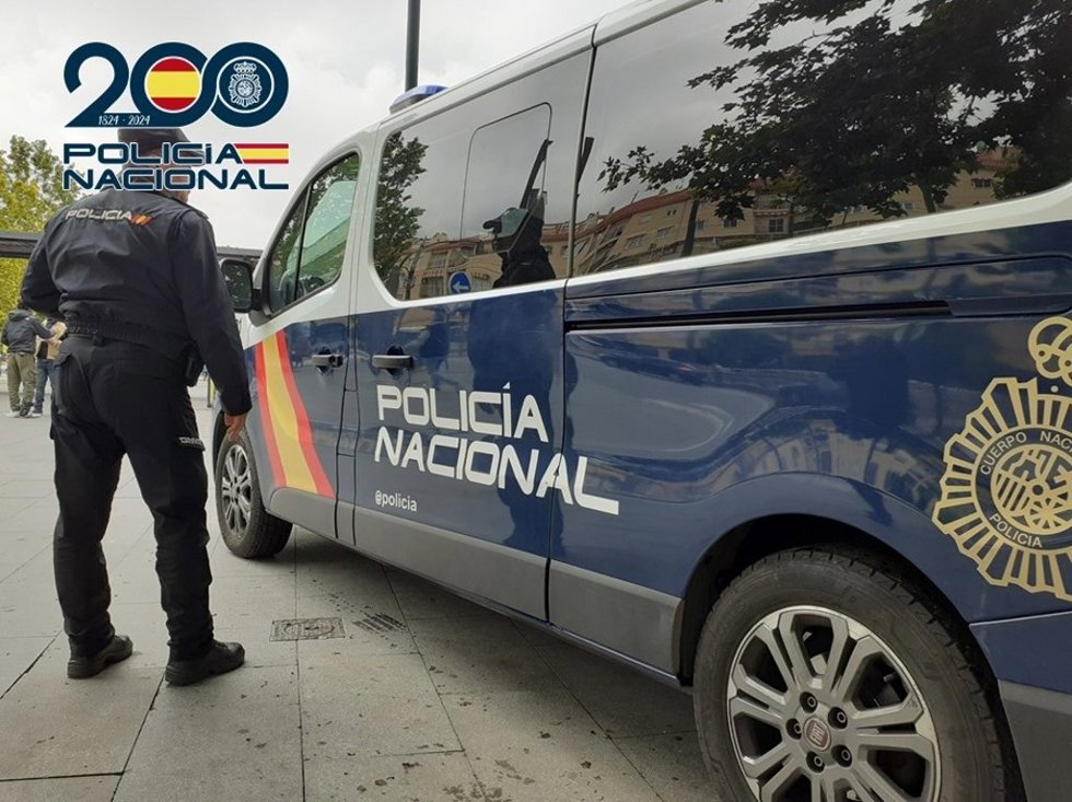 Archivo - Furgón de Policía Nacional
