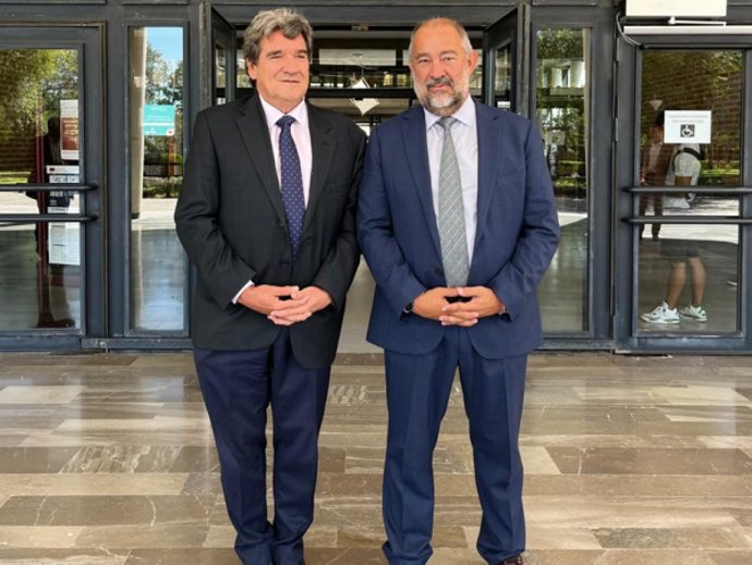 El Gobernador Del Banco De España, José Luis Escrivá, Junto Al Rector De La UCLM, Julián Garde, En Albacete.