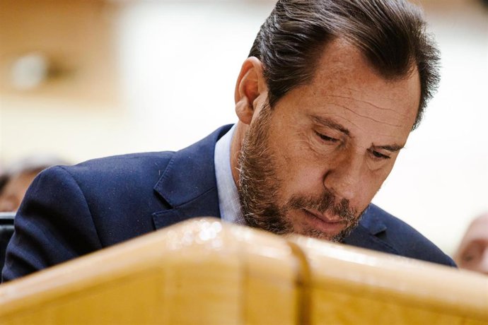 El ministro de Transportes y Movilidad Sostenible, Óscar Puente, durante una sesión de control al Gobierno en el Senado, a 16 de septiembre de 2025, en Madrid (España). 