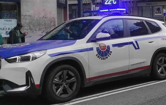 Archivo - Coche de Ertzaintza en Bilbao