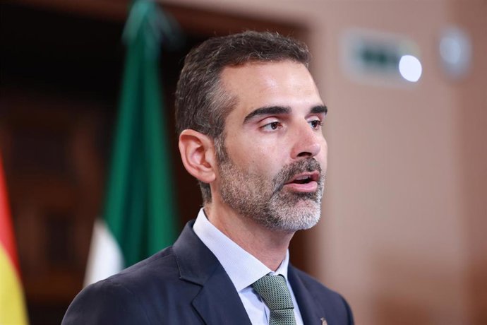 El consejero de Agricultura, Pesca, Agua y Desarrollo Rural, Ramón Fernández-Pacheco, comparece en la rueda de prensa. A 17 de septiembre de 2025, en Sevilla (Andalucía, España). Rueda de prensa tras el Consejo de Gobierno de la Junta de Andalucía, que se