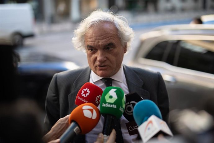 Archivo - El presidente de la Confederación Empresarial de Madrid, (CEIM), Miguel Garrido, ofrece declaraciones a los medios a su llegada al Comité Ejecutivo extraordinario de la CEOE, en la sede de la CEOE, a 13 de noviembre de 2023, en Madrid (España). 