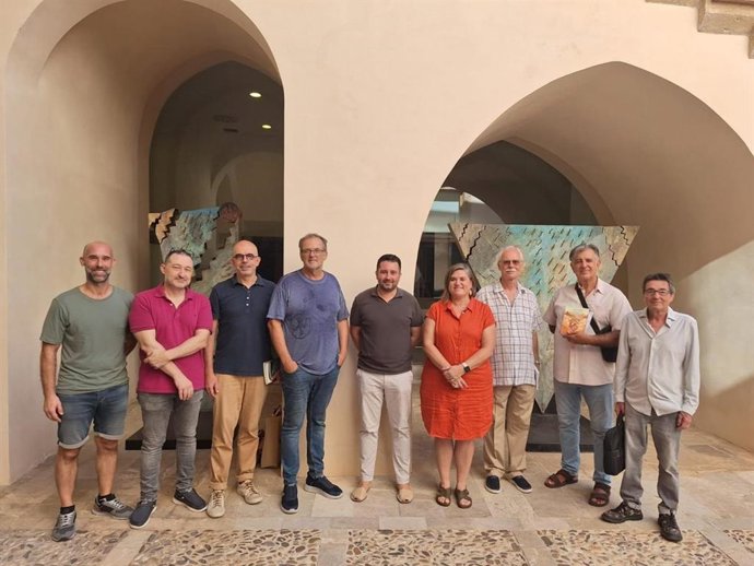 Llorenç Perelló, Sebastià Marí de Disset Edició, Vicente García y Dario Arca de Dolmen Editorial, Josep Joan de El Tall Editorial, Miquel Campaner de Ensiola Editorial, Antoni Mir de Nova Editorial Moll, y Miquel Àngel Llauger.