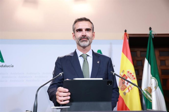 El consejero de Agricultura, Ramón Fernández-Pacheco, este miércoles en la rueda de prensa tras el Consejo de Gobierno. 