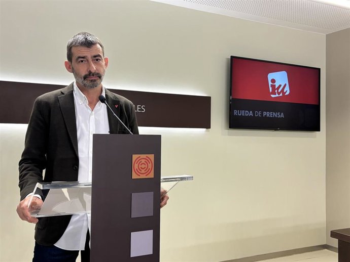 Archivo - El diputado de IU, Álvaro Sanz.