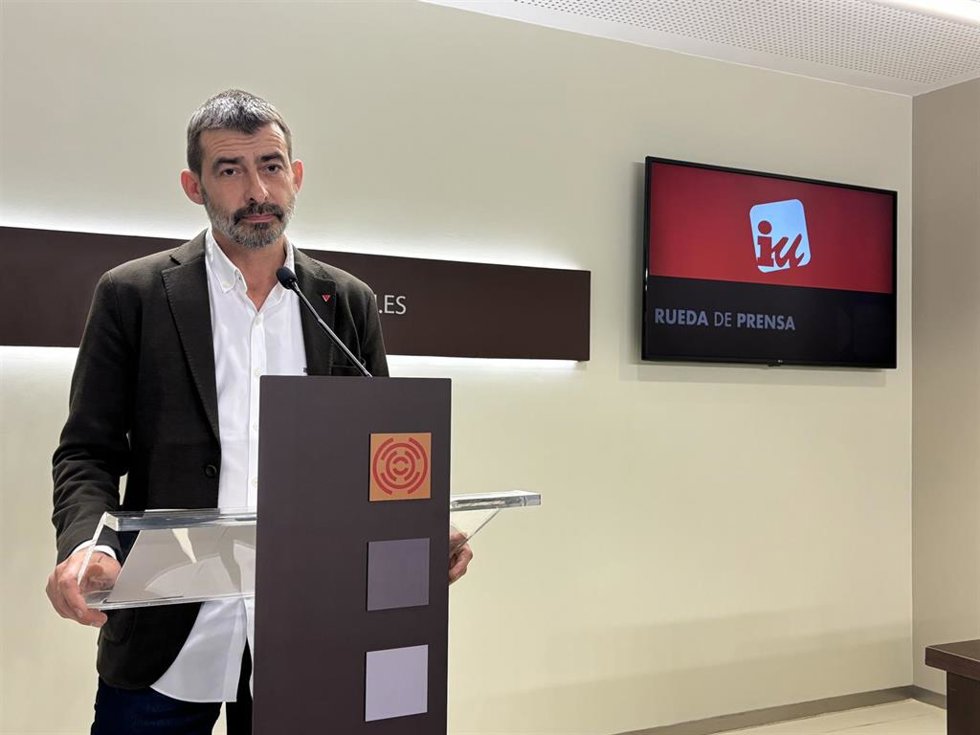Archivo - El diputado de IU, Álvaro Sanz.
