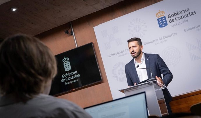 El viceconsejero de Comunicación y Relaciones con Medios, Jonathan Domínguez, en la presentación de la campaña 'Islas Iguales'