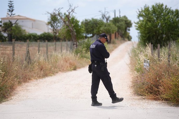 Archivo - 03 June 2025, Portugal, Atalaia: A Portuguese police officer patrols a road near Praia da Luz, Portugal, where searches are underway in connection with the 2007 disappearance of Madeleine McCann, in countryside a few miles from the resort where 