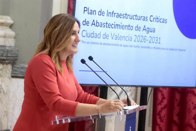 La alcaldesa de València, María José Catalá, durante la presentación del Plan de Infraestructuras Críticas de Abastecimiento de Agua 2026-2031 de la ciudad impulsado por su equipo de gobierno.
