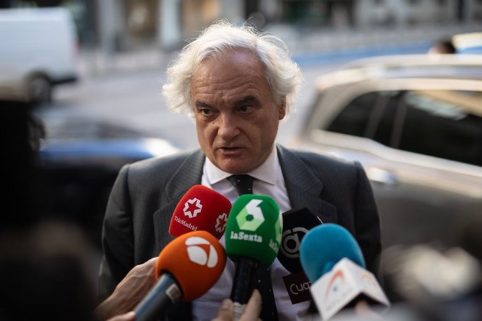 Archivo - El presidente de la Confederación Empresarial de Madrid, (CEIM)CEOE, Miguel Garrido, ofrece declaraciones a los medios a su llegada al Comité Ejecutivo extraordinario de la CEOE, en la sede de la CEOE, a 13 de noviembre de 2023, en Madrid (Españ