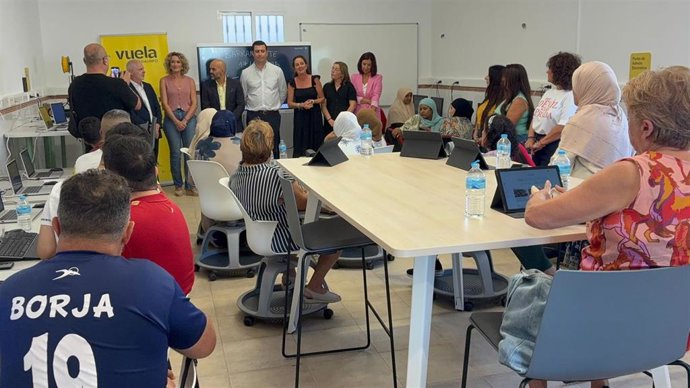 La delegada de la Junta en Almería, Aránzazu Martín, visita el Punto Vuela de El Barranquete en Níjar (Almería).