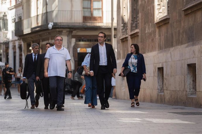 El ministro de Economía, Comercio y Empresa, Carlos Cuerpo, preside la Conferencia Sectorial de Comercio (Consejo Interterritorial de Internacionalización), en el Palau de la Generalitat en València.