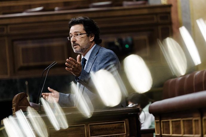 Archivo - El diputado de Junts Isidre Gavin i Valls interviene durante un pleno en el Congreso de los Diputados, a 27 de mayo de 2025, en Madrid (España). 