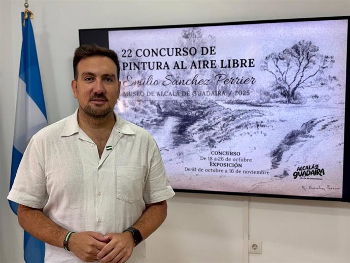 El delegado de Patrimonio Histórico y Museos, Christopher Rivas, en la presentación del Concurso de Pintura 'Paisaje al aire libre 2025'.