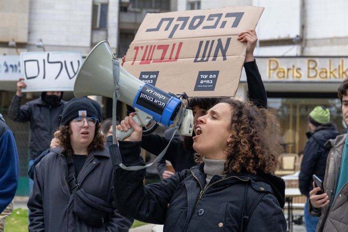 Archivo - Arquivo - Imagem de arquivo de um protesto contra o primeiro-ministro israelense Benjamin Netanyahu em Jerusalém.